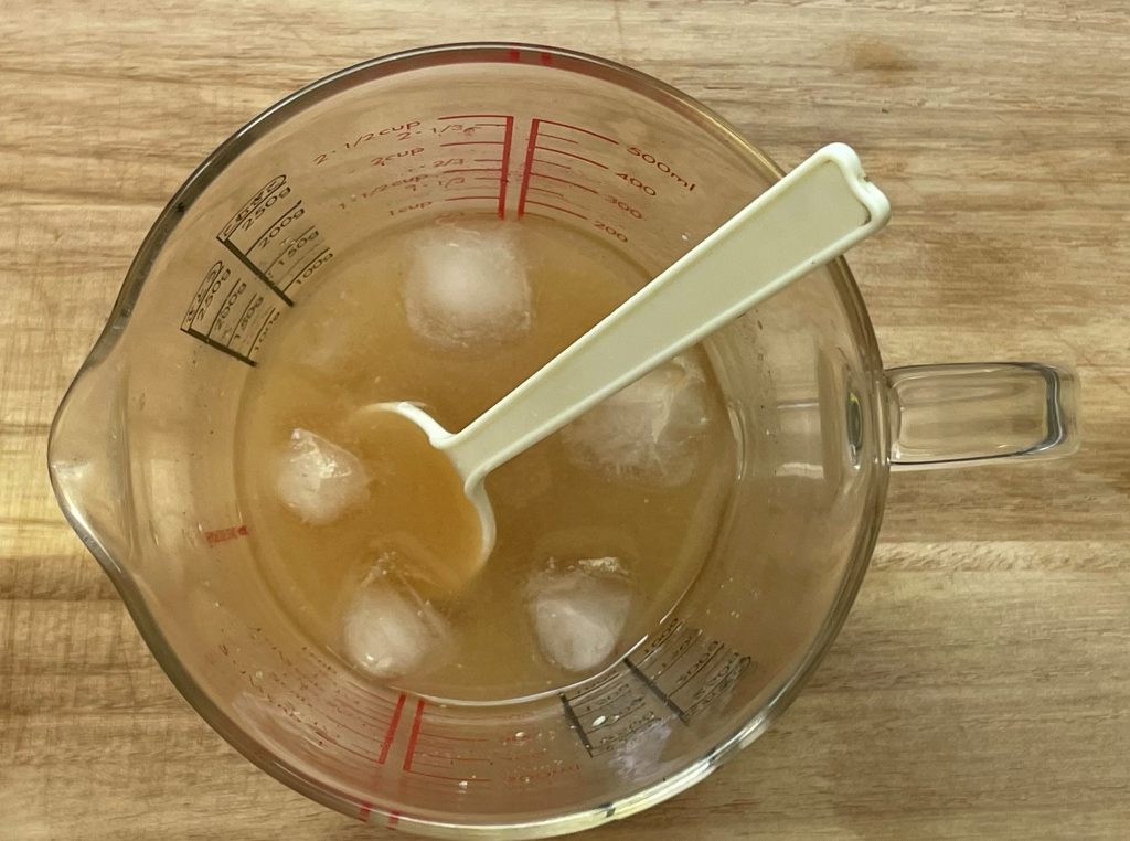 タレの材料を混ぜる