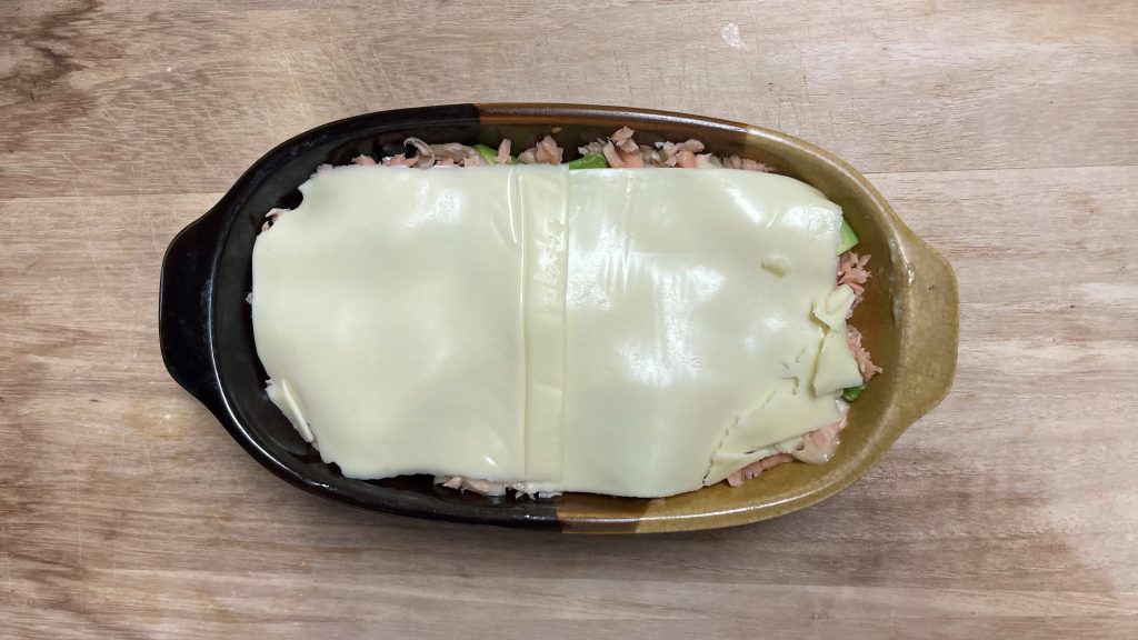 チーズをのせる